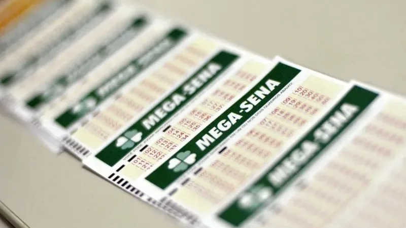 Maringá 98 FM — Vinte e uma apostas realizadas na Paraíba acertaram a quadra do concurso 3031 da Mega-Sena. O sorteio dos números aconteceu na noite desta terça-feira (14), no Espaço da Sorte, em São Paulo. Os apostadores que acertaram quatro dos seis números sorteados irão receber a quantia de R$ 1.357,52 cada uma. As apostas na Paraíba premiadas foram feitas em Bayeux (1), Campina Grande (2), Desterro (1), Itaporanga (1), Jacaraú (2), João Pessoa (7), Patos (1), Princesa Isabel (1), Remígio (1), Rio Tinto (1), Santa Rita (1), São Bento (1) e Sousa (1). Os números sorteados foram: 20,28,32,35,40 e 54. O prêmio principal [&hellip;]