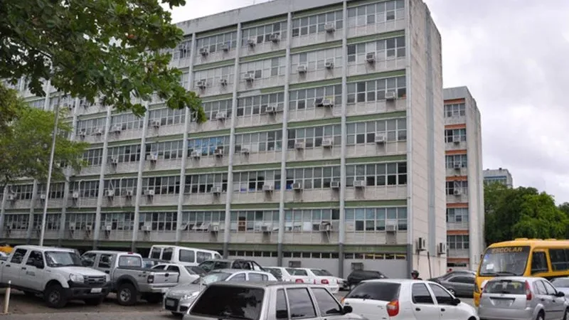 Maringá 98 FM — Os servidores públicos do Estado da Paraíba vão ter ponto facultativo no dia dos seus aniversários. O benefício foi sancionado e publicado na edição desta quarta-feira (19) do Diário Oficial do Estado. A nova lei, sancionada pelo presidente da Assembleia Legislativa da Paraíba (ALPB), Adriano Galdino (Republicanos), é de autoria da deputada Cida Ramos (PT). O benefício será concedido a servidores efetivos, comissionados e prestadores de serviço que atuem na administração direta e indireta do Estado.