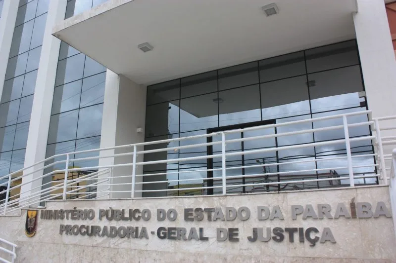 Maringá 98 FM — O Ministério Público da Paraíba (MPPB) abriu um inquérito civil para investigar a Prefeitura de Picuí, município do Seridó paraibano. A motivação é a suspeita de que a Prefeitura tem deixado de nomear aprovados em concurso para contratar funcionários temporários. Segundo o MPPB, a denúncia sobre a suposta irregularidade foi feita à Ouvidoria. A Prefeitura estaria contratando procurador, agentes e auxiliares administrativos, mesmo havendo concurso público vigente para as respectivas funções. O MPPB determinou que o prefeito encaminhe ao órgão cópias do edital do último concurso público, além do ato de homologação e eventuais prorrogações de vigência. Também foi determinado que […]