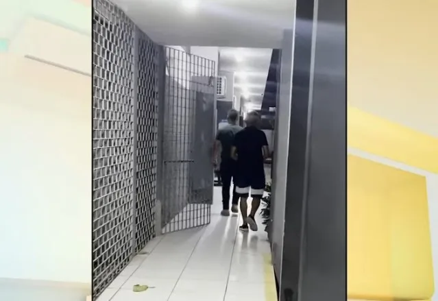 Maringá 98 FM — O cantor Dinarte Alves foi preso por violência doméstica e cárcere privado contra a esposa. A prisão aconteceu na noite desse domingo (2) em Guarabira, município do Brejo paraibano. Dinarte foi denunciado pela própria filha. Em entrevista à TV Correio, a delegada Ilssany Pinheiro, da Polícia Civil, a vítima passou por uma cirurgia há cerca de 15 dias. Neste tempo, ela ficou trancada em casa, sem acesso a alimentação adequada e medicamentos. “A [vítima] relata que faz 35 anos que convive [com o cantor] e sempre sofreu violência psicológica, que acentua mais com o uso da bebida alcoólica, que é recorrente”, falou [&hellip;]