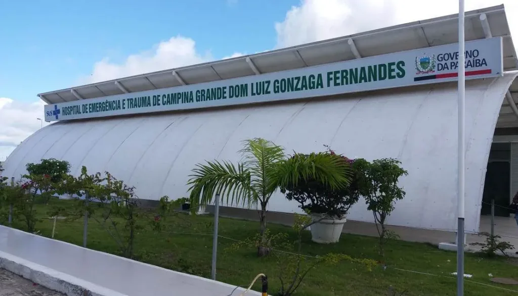 Maringá 98 FM — A Paraíba já soma 156 casos suspeitos de meningite apenas este ano. Os dados são da Secretaria da Saúde e formam informados pelo programa Correio Manhã, da TV Correio, nesta quarta-feira (12). No domingo (9), em Campina Grande, uma criança de três anos morreu por suspeita da doença. De acordo com a Saúde, além dos casos suspeitos há confirmação de outros 38 casos. Destes, 17 pessoas receberam alta, 11 morreram por meningite, duas pessoas morreram por outras causas e oito foram notificadas com evolução ignorada ou em branco. No caso mais recente, a menina de três anos estava internada no Hospital de […]