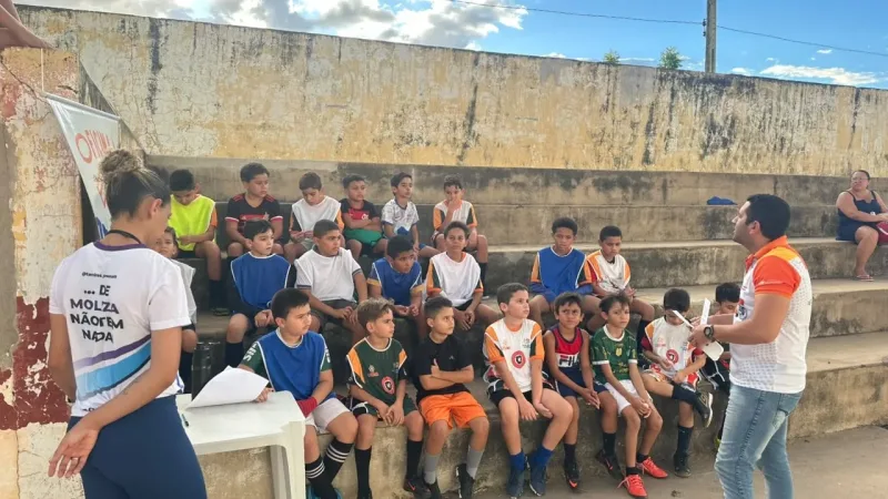 Maringá 98 FM — &nbsp; Jovens do CEMAR participaram do programa “Se Ligue Aí Juventude” durante as comemorações dos 328 anos do município. Durante o mês de julho, período em que Pombal, na Paraíba, celebrou seus 328 anos, o projeto Convivência Digital: Inclusão e Proteção ganhou espaço no programa de rádio “Se Ligue Aí Juventude”, apresentado por jovens do CEMAR. A participação foi uma oportunidade para apresentar à comunidade a proposta do projeto e ampliar a conversa sobre inclusão e proteção digital de crianças, adolescentes e famílias. O tema também reforça a importância de orientar diferentes gerações para o uso mais seguro, consciente e responsável [&hellip;]