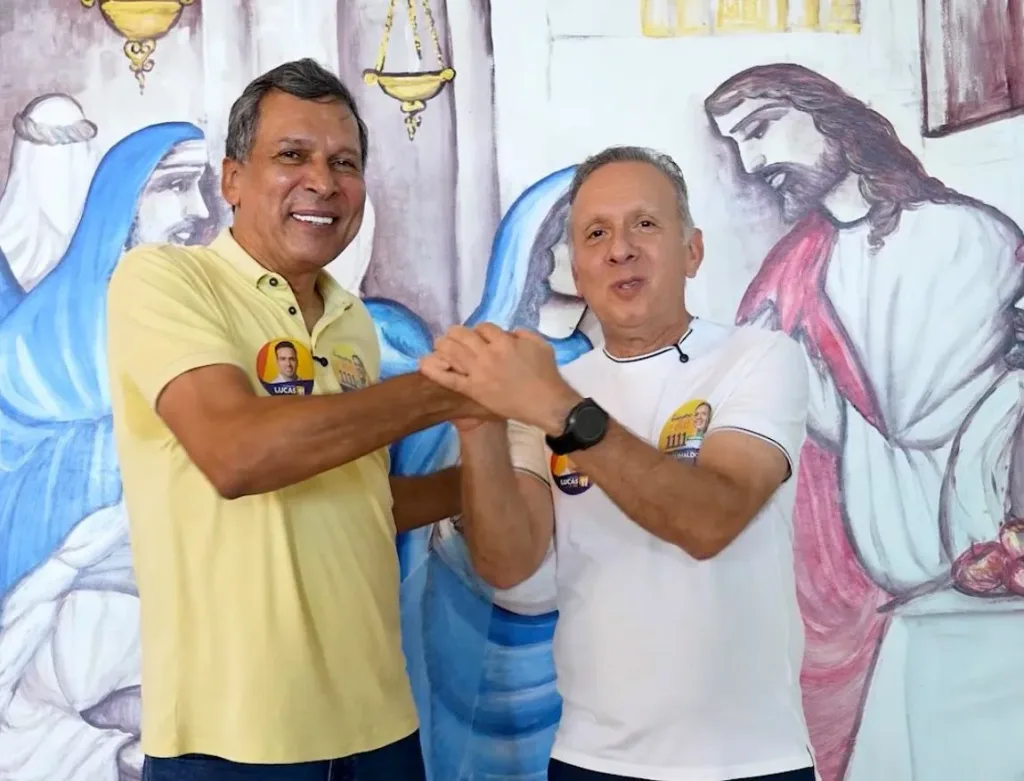 Maringá 98 FM — O ex-presidente da Companhia Docas da Paraíba, Ricardo Barbosa (PP), anunciou neste domingo (23) que não vai mais disputar uma vaga na Câmara dos Deputados nas eleições de outubro. Em vídeo publicado ao lado do deputado federal Aguinaldo Ribeiro (PP), Barbosa declarou apoio à candidatura do parlamentar à reeleição e afirmou que vai participar da coordenação da campanha. Barbosa afirmou que a decisão representa uma mudança de estratégia e deixou claro que não pretende se afastar da política. Segundo ele, a escolha é um “recuo estratégico, consciente e responsável”, e não uma saída da vida pública. “Não encaro esta decisão como […]