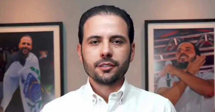 Maringá 98 FM — O prefeito de Paulista, no Sertão da Paraíba, Lucas Pereira (PSB), declarou nesta sexta-feira (14) apoio às candidaturas de Veneziano Vital do Rêgo e Nabor Wanderley para o Senado nas eleições deste ano. O gestor publicou um vídeo nas redes sociais em que apresentou seu grupo político e pediu aos eleitores de Paulista que acompanhem suas escolhas para o pleito. &nbsp; Na publicação, Lucas Pereira afirmou que tem “lado” e destacou os nomes que pretende apoiar na disputa eleitoral. Além de Veneziano e Nabor, o prefeito declarou apoio ao deputado estadual Wilson Filho (Republicanos) e ao deputado federal Gervásio Maia (PSB). [&hellip;]