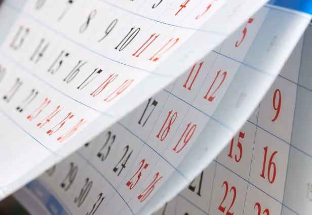 Maringá 98 FM — Faltando 45 dias para eleição, termina amanhã (19) o prazo para requerimento do voto em trânsito. Conforme o calendário eleitoral elaborado pelo TSE (Tribunal Superior Eleitoral), o dia 20 de agosto também a data até a qual os Tribunais Regionais Eleitorais deverão atualizar os locais disponíveis para o voto em trânsito, em função da demanda, observando a permanente disponibilidade de vaga. Amanhã termina o prazo tanto para quem quer requerer o voto em trânsito, mas também a alteração ou o cancelamento da habilitação para votar em seção distinta da origem. Além dos eleitores em trânsito no território nacional, essa opção é destinada a: presas e presos [&hellip;]