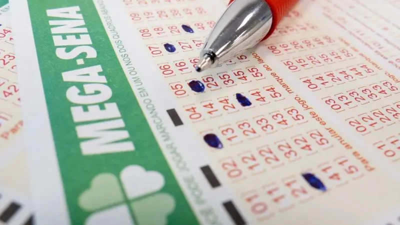 Maringá 98 FM — Treze apostadores da Paraíba acertaram quatro dezenas do Concurso 3049 da Mega-Sena e cada um deverá receber a quantia de R$971,64. O sorteio foi realizado na noite desta terça-feira (25), no Espaço da Sorte, em São Paulo. Os números foram: 06, 13, 36, 43, 53 e 55. As apostas premiadas na Paraíba foram realizadas em Arara (1), Caaporã (1), Campina Grande (6), Catolé do Rocha (1), Conceição (1), Cuité (1), João Pessoa (2), Malta (1) e Mamanguape (1). O prêmio principal para quem acerta seis dezenas não teve ganhador e acumulou em R$ 25 milhões. A Caixa Econômica Federal informou que [&hellip;]