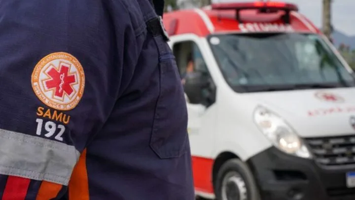 Maringá 98 FM — Uma criança de 1 ano deu entrada no Hospital de Emergência e Trauma de João Pessoa na noite dessa segunda-feira (17), após sofrer queimaduras em um acidente doméstico. A criança é do município de Santa Rita, na Região Metropolitana de João Pessoa. Segundo informações repassadas à TV Correio pelo repórter David Martins, o acidente aconteceu quando ela teria sido atingida por água quente de uma cuscuzeira. A criança deu entrada no Hospital de Trauma por volta das 23h. Até o momento desta reportagem, ela permanecia internada em estado grave na Unidade de Terapia Intensiva (UTI) pediátrica.