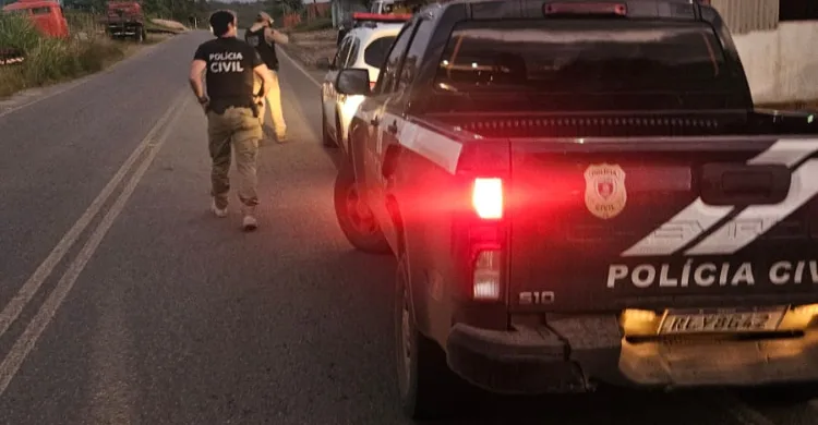 Maringá 98 FM — Seis investigados foram presos e armas, munições e drogas foram apreendidas durante a Operação “Cerco Fechado”, deflagrada nesta quinta-feira (17) em Guarabira, Pirpirituba e Belém, no Brejo paraibano. A operação foi realizada de forma integrada pelas forças de segurança e teve como objetivo cumprir mandados de busca e apreensão contra pessoas investigadas por envolvimento em atividades criminosas na região. Durante as diligências, além das seis prisões, as equipes apreenderam armas de fogo, munições e drogas. Também foram recuperados veículos com registro de roubo. As ações ocorreram simultaneamente nos três municípios e fazem parte da atuação das forças de segurança da 4ª [&hellip;]