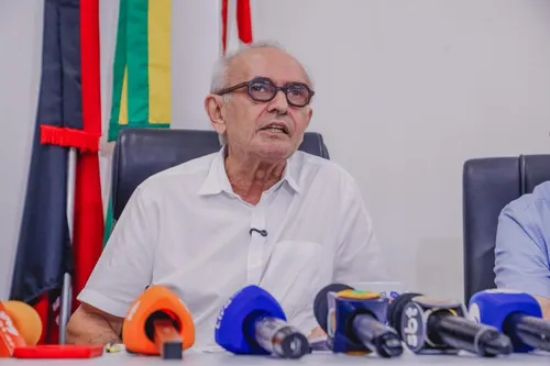 Maringá 98 FM — O Tribunal Regional Eleitoral da Paraíba (TRE-PB) julgou improcedente a ação de impugnação movida pelo Ministério Público Eleitoral (MPE) e decidiu liberar a candidatura do ex-prefeito de João Pessoa, Cícero Lucena (MDB), ao Governo da Paraíba. Com isso, todos os seis candidatos tiveram os seus registros deferidos. Mês passado o MPE contestou a candidatura de Cícero e entrou com uma ação de impugnação junto à Justiça Eleitoral. O pedido tem por base as investigações da Operação Território Livre, que apurou um possível aparelhamento de uma facção ligada ao tráfico na gestão municipal pessoense. O julgamento foi dividido em três sessões do TRE. [&hellip;]