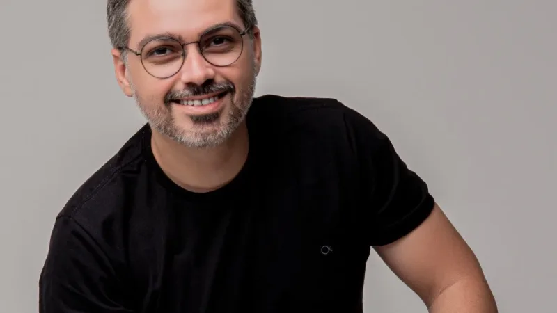 Maringá 98 FM — Professor Fernando Henrique amplia proposta de ensino de Física e projeta Pombal como centro de preparação para o ENEM Com uma proposta que vai além da preparação tradicional para vestibulares, o professor **Fernando Henrique** vem consolidando em Pombal uma nova forma de ensinar Física. À frente do **Fernando Henrique – Curso de Física e Centro de Estudos, o professor aposta em uma metodologia baseada na compreensão dos conteúdos, na resolução de problemas e no desenvolvimento do raciocínio, deixando de lado a ideia de simplesmente decorar fórmulas. A missão é clara: “tornar o aluno mais inteligente”. O curso atende estudantes do Ensino [&hellip;]