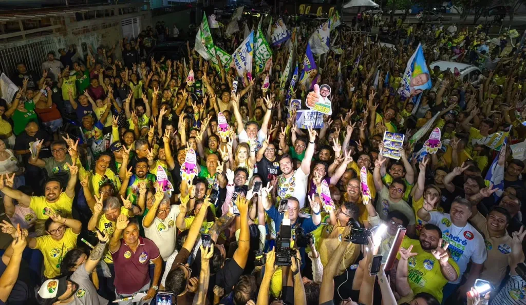 Maringá 98 FM — *Efraim e Bruno voltam às ruas de Campina Grande e reúnem multidão no Santa Rosa O candidato ao Governo da Paraíba, Efraim Filho (PL), voltou às ruas de Campina Grande nesta quarta-feira (16) para sua terceira caminhada ao lado do prefeito Bruno Cunha Lima. Desta vez, a mobilização aconteceu no bairro de Santa Rosa, onde uma multidão ocupou as ruas para acompanhar o candidato e as lideranças que participaram do ato. Efraim esteve ao lado da esposa, Carol Morais, da candidata a vice-governadora Nayana Pontes e de candidatos a deputado federal e estadual que integram o grupo. Participaram da caminhada Nelson […]