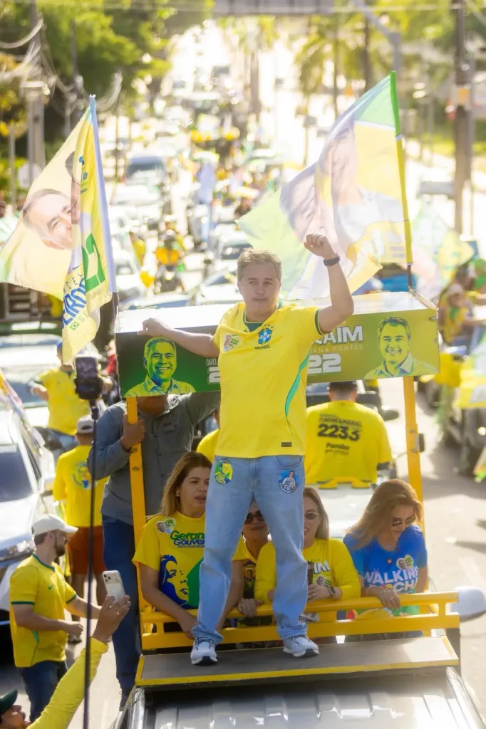Maringá 98 FM — Mobilização reúne candidatos a deputado federal e estadual, apoiadores, militantes e amigos e leva a campanha para as ruas da Capital João Pessoa foi tomada nesse domingo (20) pela Mega Carreata 22 de Efraim Filho. Uma longa fila de carros percorreu as ruas da Capital, reunindo candidatos a deputado federal e estadual, apoiadores, militantes e amigos em uma das maiores mobilizações da campanha até aqui. A força do ato esteve também na resposta das ruas. Por onde a carreata passou, moradores saíram às calçadas, acenaram, fizeram gestos de apoio e acompanharam a passagem dos veículos. O cenário deu à manhã um […]