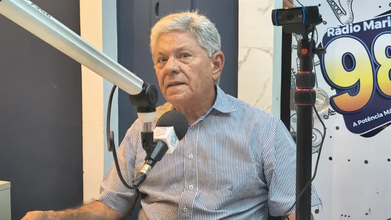 Maringá 98 FM — O ex-prefeito de Pombal, Dr. Veríssinho, concedeu entrevista à Rádio Maringá 98 FM, durante o Jornal Maringá, nesta sexta-feira (4). Durante a conversa, o médico negou qualquer rompimento político com o atual prefeito Galego da Gavel. Veríssinho também reafirmou seu apoio às candidaturas de João Azevedo e Lucas Ribeiro nas eleições deste ano, bem como, respondeu a questionamentos sobre uma possível pressão da gestão municipal para que servidores votem na chamada “chapa completa” apoiada pelo prefeito, em vez dos nomes defendidos por ele. Durante a entrevista, o ex-prefeito afirmou ainda que jamais faria uma aliança política com a ex-secretária Polyanna e [&hellip;]