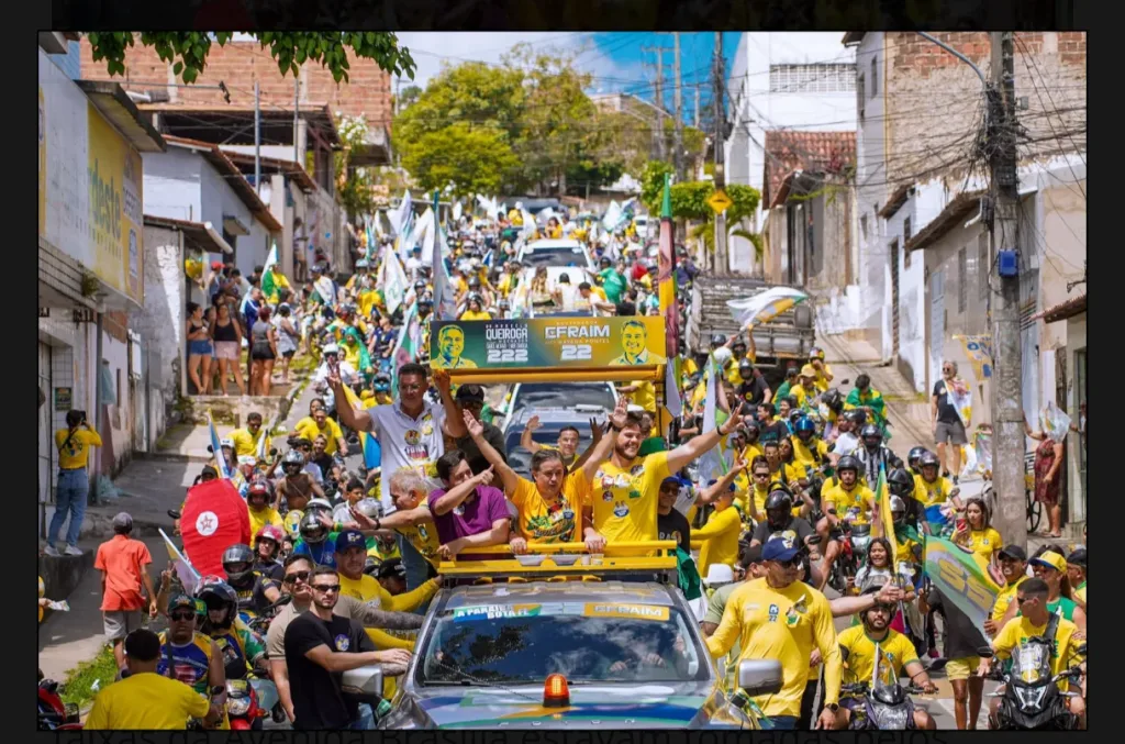 Maringá 98 FM — O candidato ao Governo da Paraíba, Efraim Filho (PL), viveu neste domingo (27), em Campina Grande, um dos momentos mais emocionantes de sua campanha. Ao lado do prefeito Bruno Cunha Lima, levou milhares de carros e motos às ruas em uma carreata monumental, que já impressionava antes mesmo da saída. As duas faixas da Avenida Brasília estavam tomadas pelos veículos, enquanto as ruas perpendiculares também recebiam carros e apoiadores. Quando a Carreata 22 saiu, o movimento aumentou ainda mais e foi ganhando novas adesões ao longo do percurso. Famílias acompanharam a passagem pelas ruas, calçadas e portas de casa, enquanto bandeiras, […]