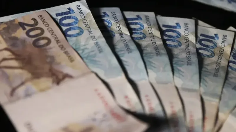 Maringá 98 FM — Três apostas feitas em João Pessoa ganharam, juntas, R$ 14.658,30 na Lotofácil. O sorteio da loteria aconteceu nesse domingo (27). Os números sorteados foram: 01-03-04-05-06-07-09-11-14-15-16-17-20-21-25. As apostas feitas em João Pessoa acertaram 14 dezenas e faturaram premiações de R$ 2.094,06, R$ 4.188,00 e R$ 8.376,24. Além das apostas na Capital, uma aposta de Catolé do Rocha e uma em Sousa também acertaram 14 dezenas e ganharam R$ 2.094,06 cada uma. Uma aposta feita em Capim Branco-MG acertou as 15 dezenas e faturou a premiação principal, de R$ 6.473.807,39. O próximo sorteio da Lotofácil será nesta segunda-feira (28), com previsão de pagar [&hellip;]