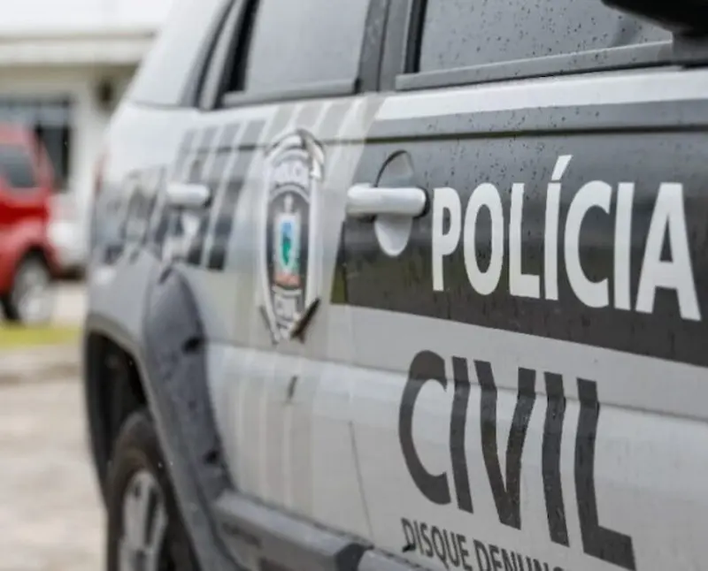 Maringá 98 FM — Um jovem, de 19 anos, foi preso após manter a namorada, de 14 anos, em cárcere privado durante sete dias, no município de Alagoa Nova, no Agreste paraibano. De acordo com a Polícia Civil, ele também teria agredido a menina com chutes e socos. A vítima é uma adolescentes de 14 anos que mantinha um relacionamento com este jovem. As agressões teriam começado durante um evento político na cidade, em 13 setembro. Na ocasião, o jovem teve uma crise de ciúmes e teria batido na menina. A adolescente depois foi levada por ele até a casa do irmão dela, que estava [&hellip;]