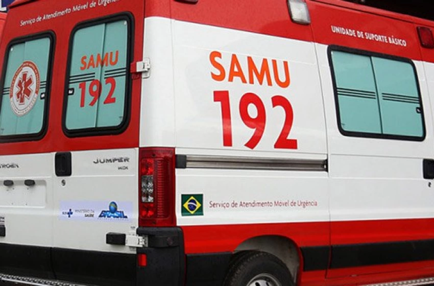 Maringá 98 FM — Um adolescente foi apreendido após um ataque com foice deixar duas pessoas feridas na noite do domingo (13), no município de Bom Jesus, no Sertão da Paraíba. Uma das vítimas teve um dedo decepado. A ocorrência foi divulgada pela Polícia Militar nesta segunda-feira (14). Segundo a PM, a equipe foi acionada inicialmente para atender uma denúncia de agressão envolvendo familiares. No local, os policiais receberam informações de que o adolescente teria atacado a sogra com uma foice. Durante a agressão, um golpe atingiu a mão esquerda da mulher e decepou um dos dedos. O filho da vítima tentou intervir e também […]