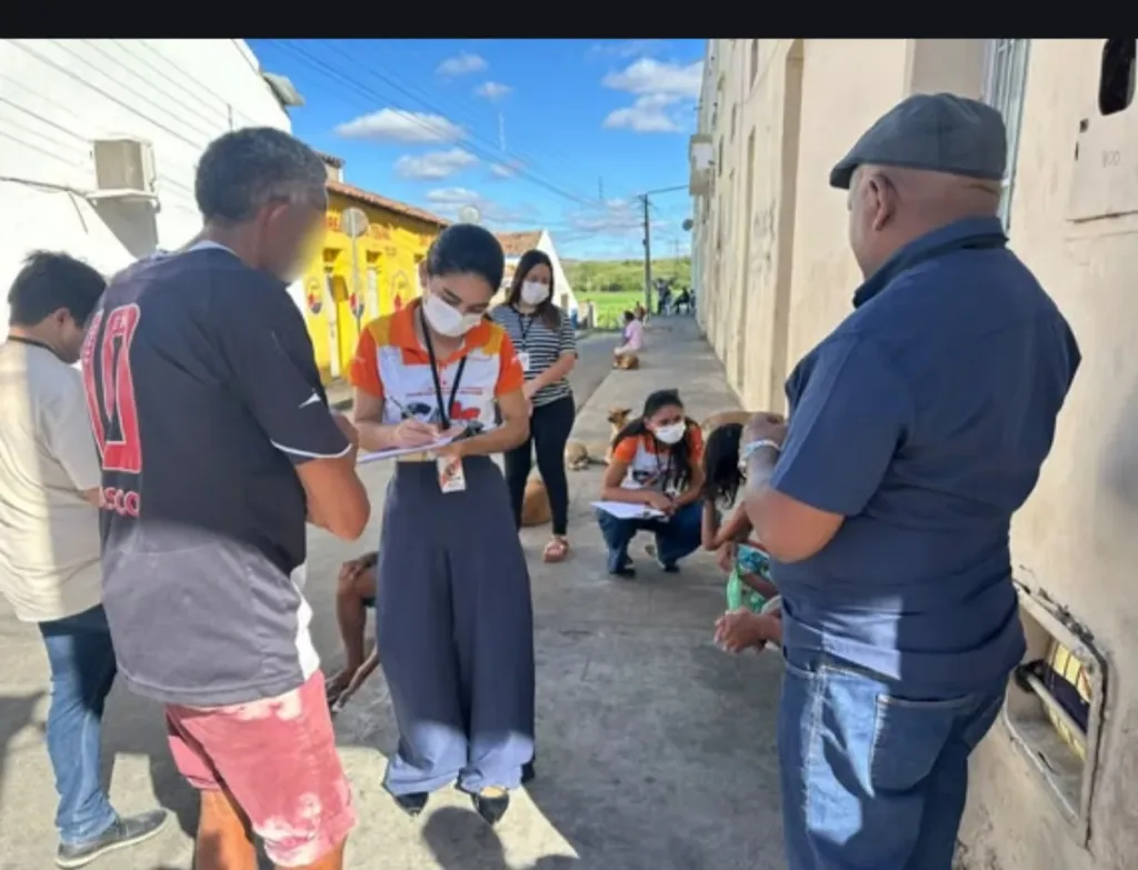 Maringá 98 FM — Equipe multiprofissional realizou escuta, acolhimento e orientação a pessoas em situação de vulnerabilidade e risco social. No dia 17 de setembro de 2026, os técnicos do CAIS realizaram mais uma ação de busca ativa e abordagem social nas ruas de Pombal. A atividade concentrou-se especialmente na região central da cidade, com destaque para a calçada do Grande Hotel, local de referência para circulação e encontro de pessoas. A ação contou com uma equipe técnica multiprofissional composta por dois assistentes sociais, dois psicólogos, uma enfermeira, um estagiário de Serviço Social e uma educadora social. A presença de profissionais de diferentes áreas possibilitou [&hellip;]