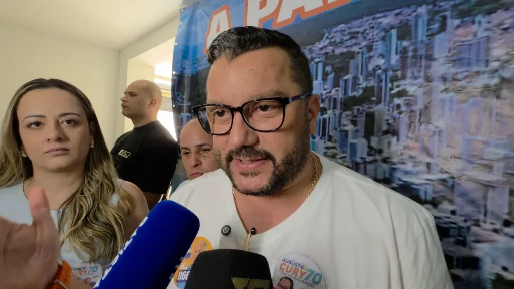 Maringá 98 FM — O presidente do Avante da Paraíba, Márcio Lira, foi preso nesta quinta-feira (8), em São Paulo. Ele é suspeito de agredir uma mulher. Com Márcio a polícia apreendeu uma arma e uma quantia em dinheiro. O político foi detido por policiais e levado até uma delegacia na capital paulista. O dirigente do Avante ficou detido na 101ª Delegacia de Polícia de Jardim das Imbuias, região do Grajaú, na Zona Sul de São Paulo. Ainda não informações sobre a audiência de custódia de Márcio Lira. Fonte: MaisPB