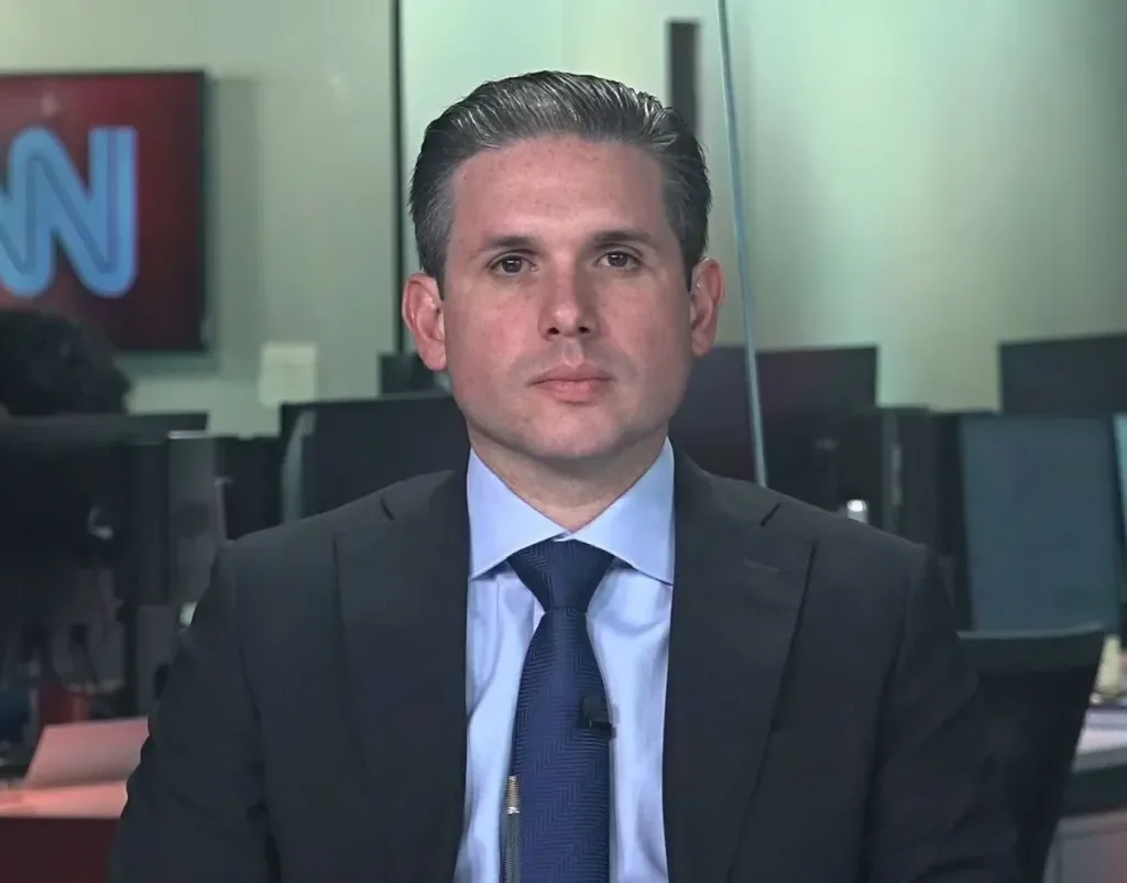 Maringá 98 FM — O presidente da Câmara dos Deputados, Hugo Motta (Republicanos-PB), afirmou que o fortalecimento das instituições ocorre por meio do diálogo, do respeito às competências de cada Poder e da busca por convergências. “Nada mais importante que recordar que instituições fortes não surgem fortuitamente. Constroem-se com diálogo, com respeito às competências de cada Poder e com a disposição de buscar convergências, mesmo, e sobretudo, quando o debate é difícil”, afirmou. As declarações foram feitas na noite desta terça-feira (20), em Brasília, durante a abertura do 29º Congresso Internacional de Direito Constitucional do Instituto Brasileiro de Ensino, Desenvolvimento e Pesquisa (IDP). Motta destacou [&hellip;]