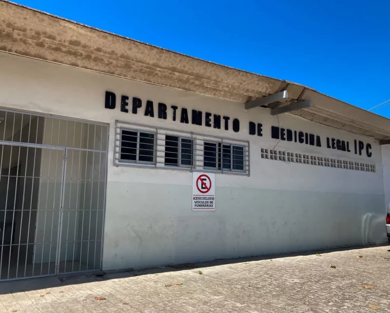 Maringá 98 FM — O Instituto de Polícia Científica confirmou, na manhã dessa quinta-feira (22), que a morte da menina de quatro anos, em Alhandra, foi decorrente de um choque elétrico. Os indícios levantados pela perícia já indicavam que se tratava de um choque. A confirmação veio após o corpo passar pela autópsia. Agora o corpo da criança será liberado aos familiares para providenciarem os serviços funerários. A Polícia Civil não tem detalhes de como ocorreu o choque elétrico. As circunstância da morte ainda são investigadas. MaisPB